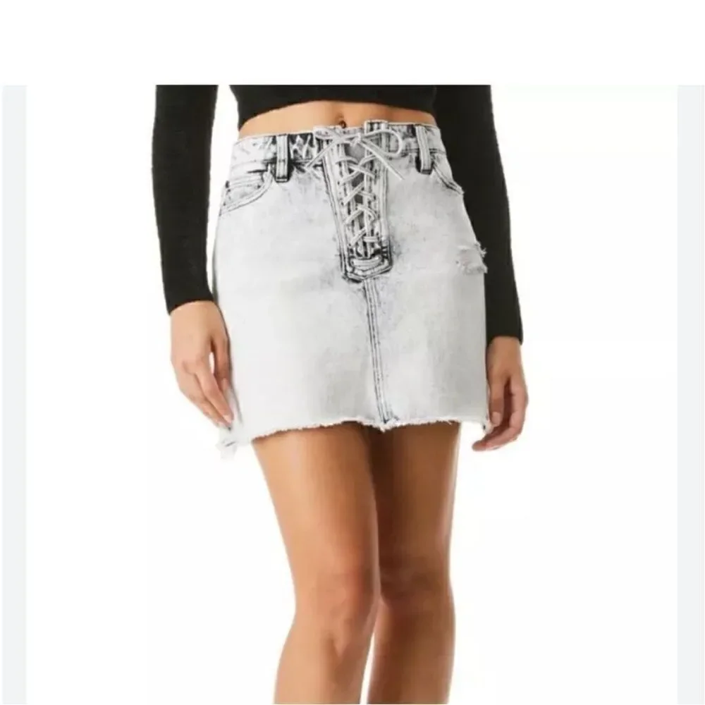 ALICE + OLIVIA NWT Raw-Edge Trim Mini Skirt Washed Denim WAIST 24
